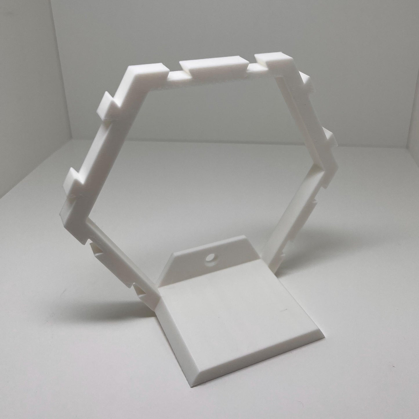 Sechseckiges 3D-gedrucktes Regal für Sammlerfiguren | Erweiterbar & anschraubbar Fungo Pop