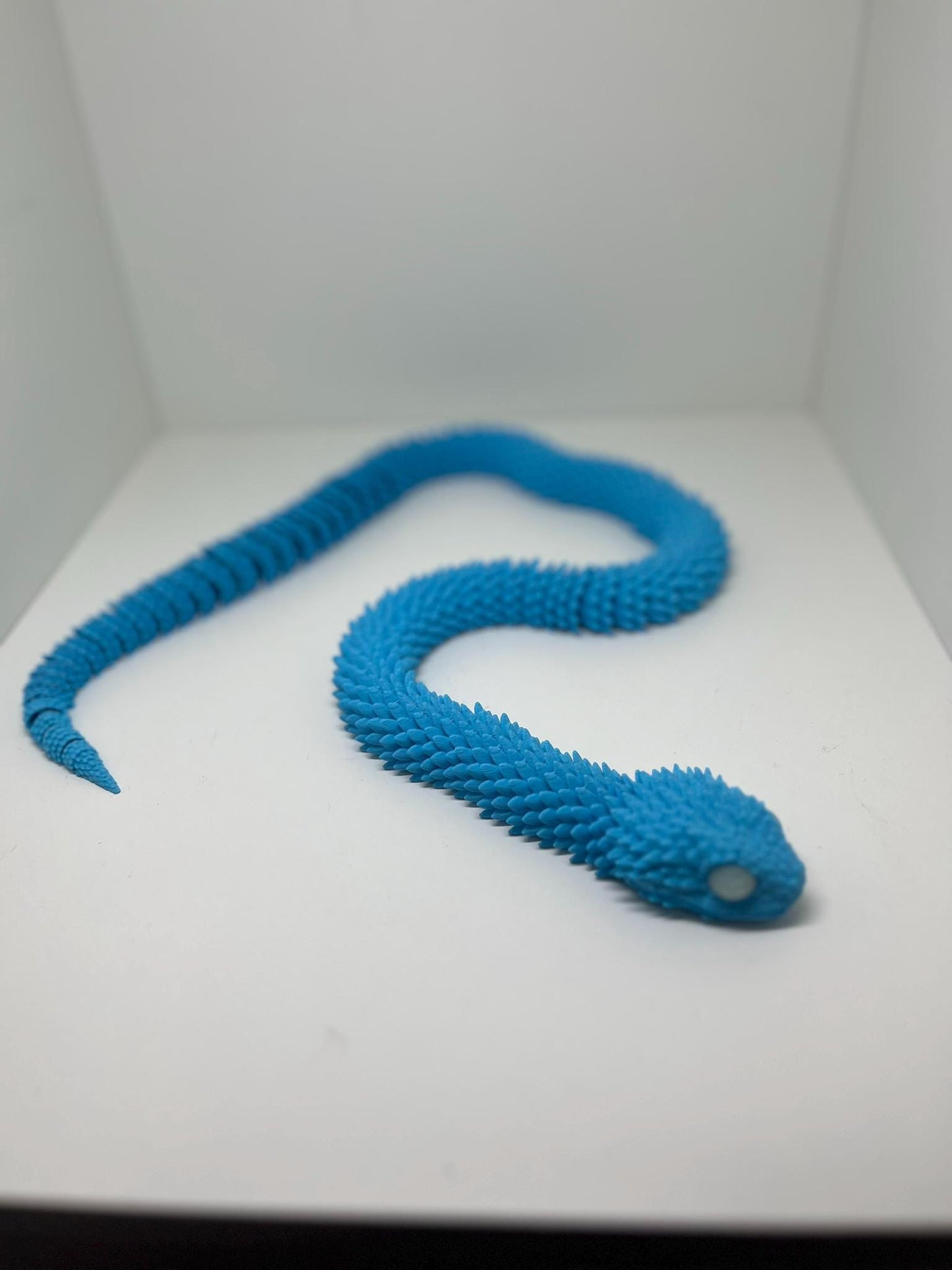 3D-gedruckte flexible Schlange mit fluoreszierenden Augen | Bewegliche Deko-Figur