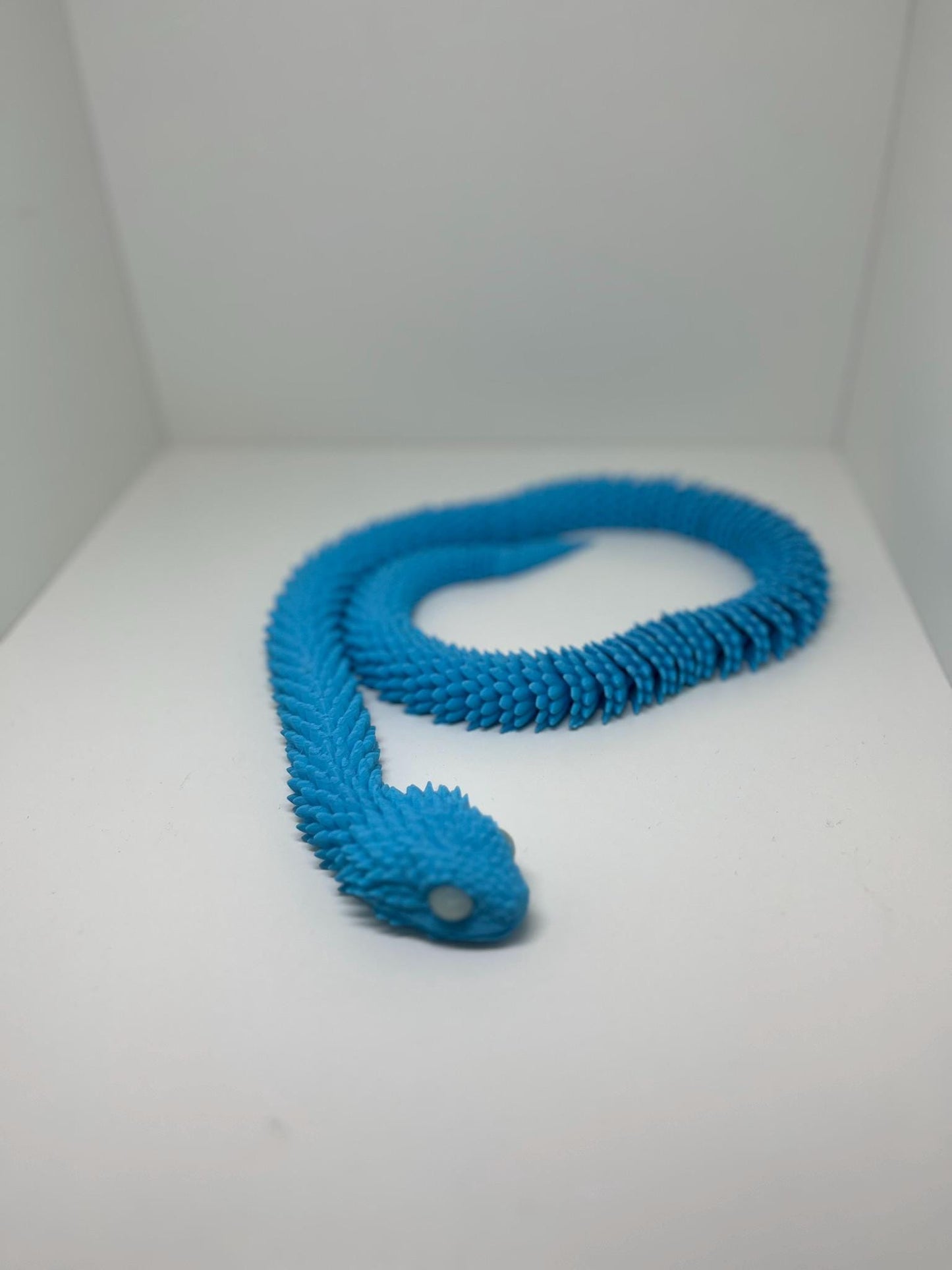 3D-gedruckte flexible Schlange mit fluoreszierenden Augen | Bewegliche Deko-Figur