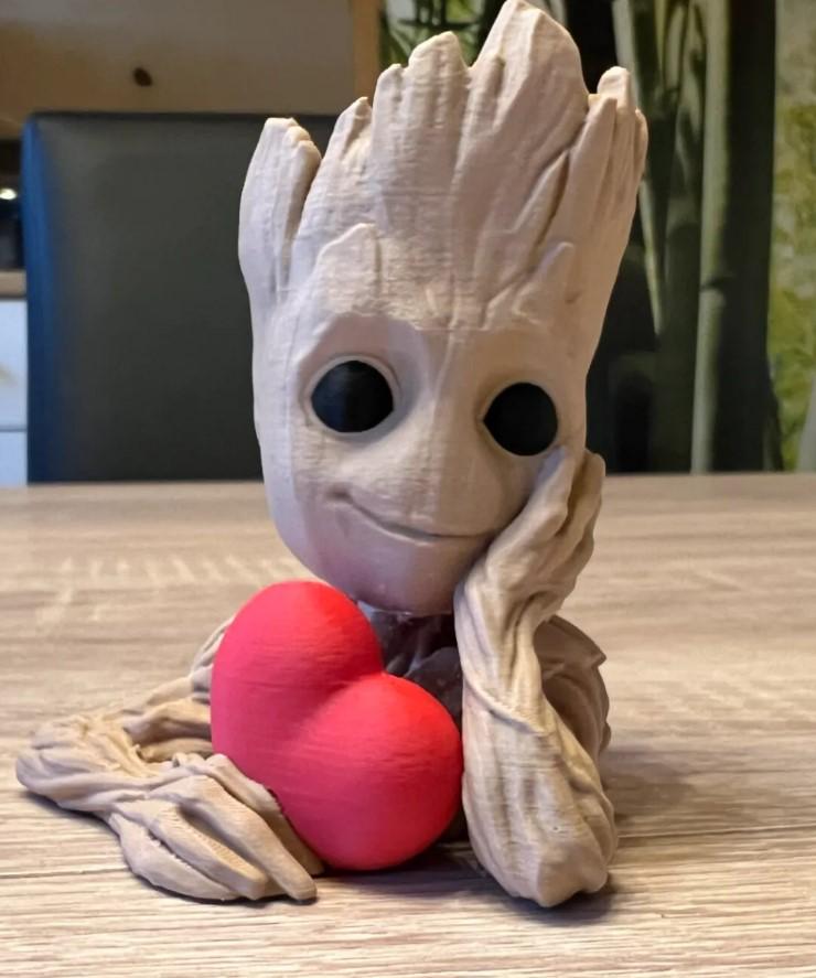 Valentine's Groot STL – 3D Printable Cute Love Groot Holding Heart, AMS & Hand-Paint Ready