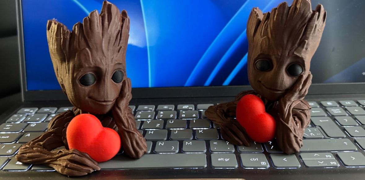 Valentine's Groot STL – 3D Printable Cute Love Groot Holding Heart, AMS & Hand-Paint Ready
